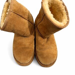UGG Chestnut Suede Shearling Boots - Classic Tread